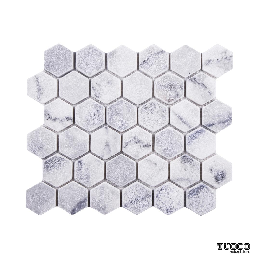 Tuqco Doğal Taş 2 inch Fileli Hexagon Carrara Eskitme Mermer Mozaik Banyo Mutfak Tezgah Arası Duvar Kaplama Döşeme Paneli